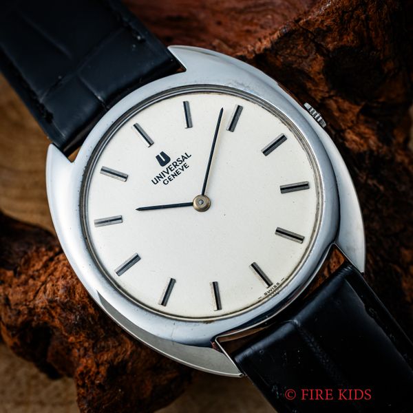 ユニバーサルジュネーブ UNIVERSAL GENEVE Cラインケース 1970年代製 薄型手巻 Cal.1-42 美品