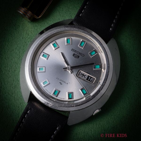 セイコー セイコー5 1969年製 自動巻き デイデイト シルバーグレーダイヤル エメラルドブルーインデックス Ref.5126-7030